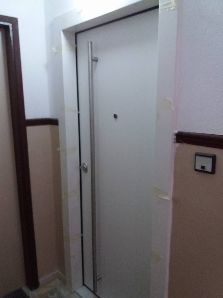 Θωρακισμένη πόρτα με επενδύσεις LAMINATE - Image 6